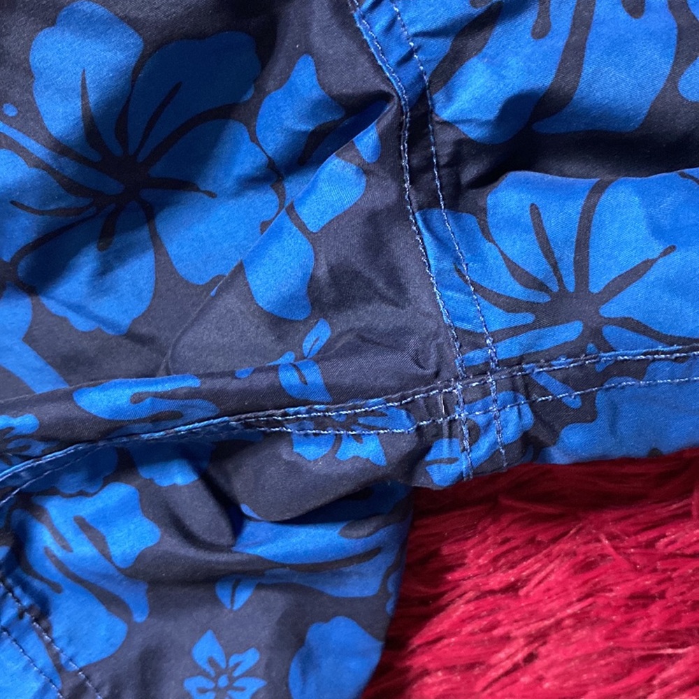 Dark navy hibiscus swim trunks 🌺 - Picture 5 of 11